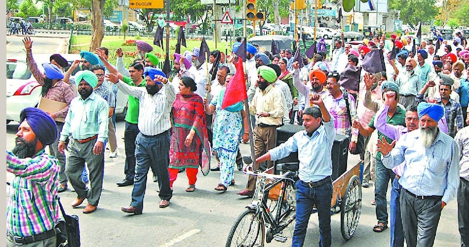 strike, puda, gamada workers on strike in mohali