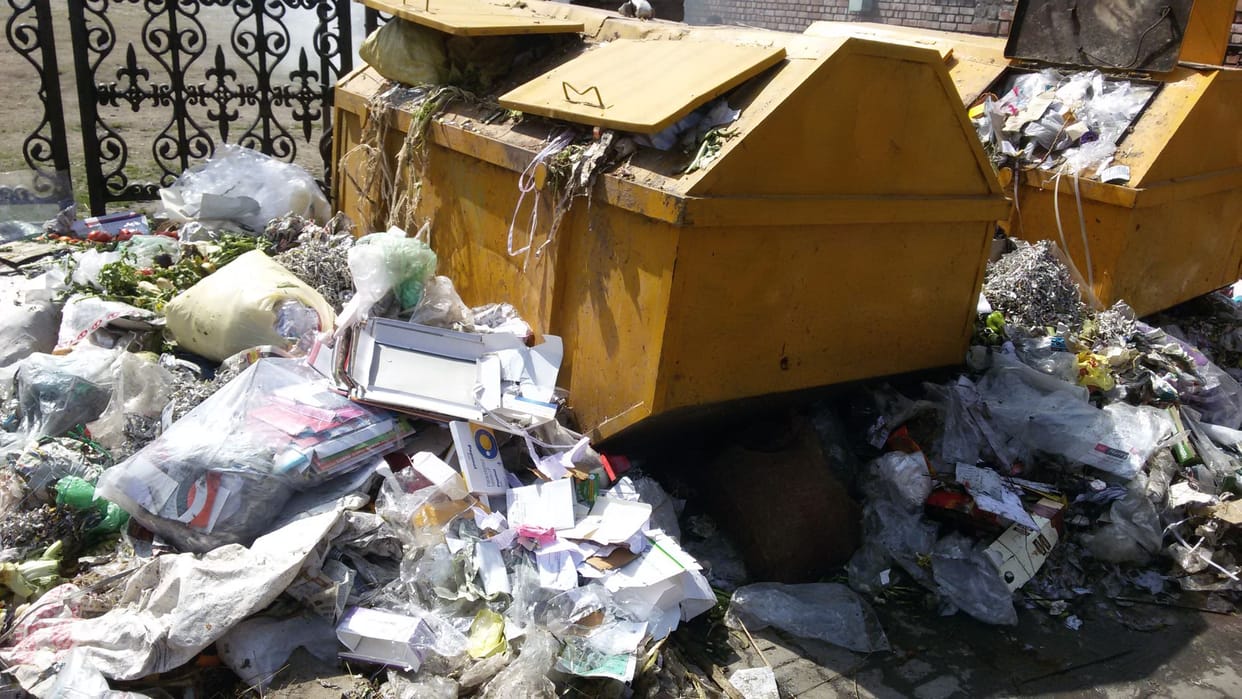 garbage in city