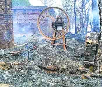A fire burned 17 houses
