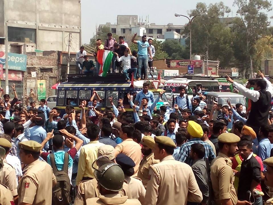 student and doctor protest in jammu over Nit srinagar incident 