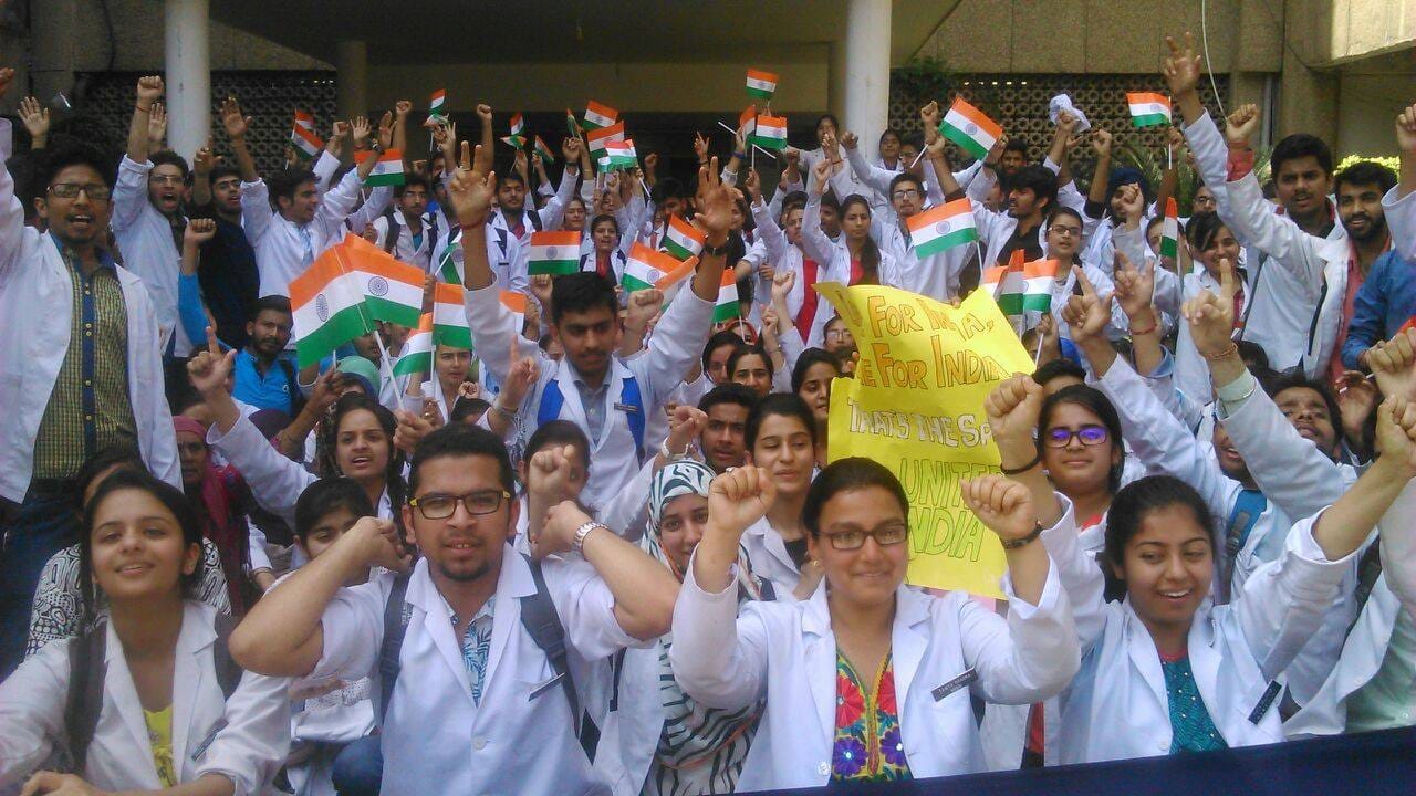 student and doctor protest in jammu over Nit srinagar incident 