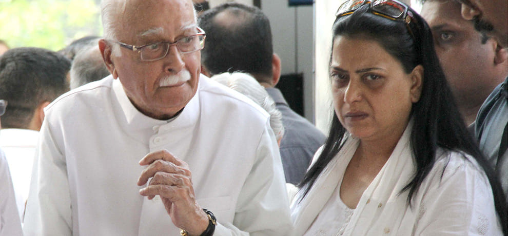 Politicians of all parties to reach in Kamala Advani cremation
