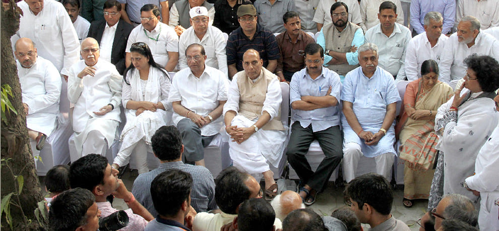 Politicians of all parties to reach in Kamala Advani cremation