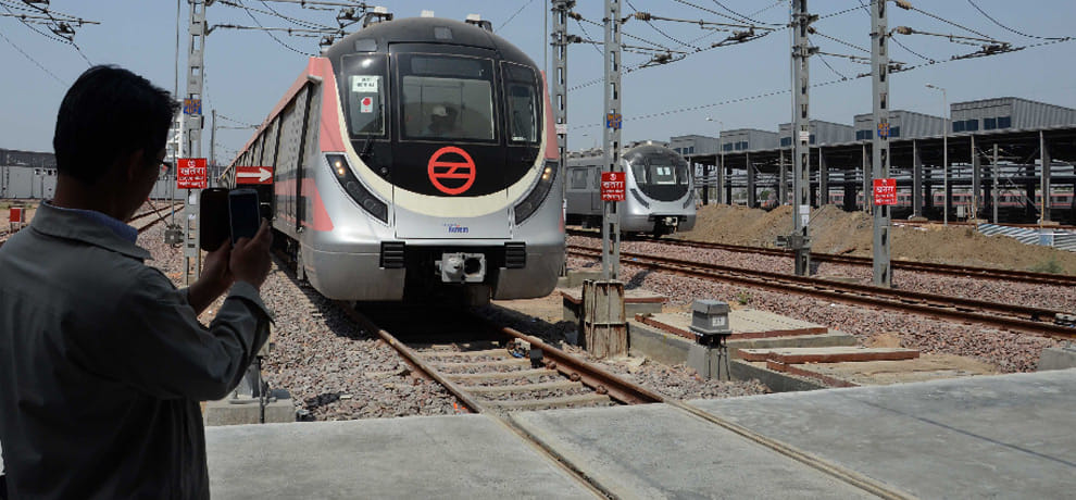break on metro speed in peak hours