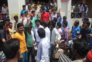 Nehru Nagar ke logo ne kiya pradarshan
