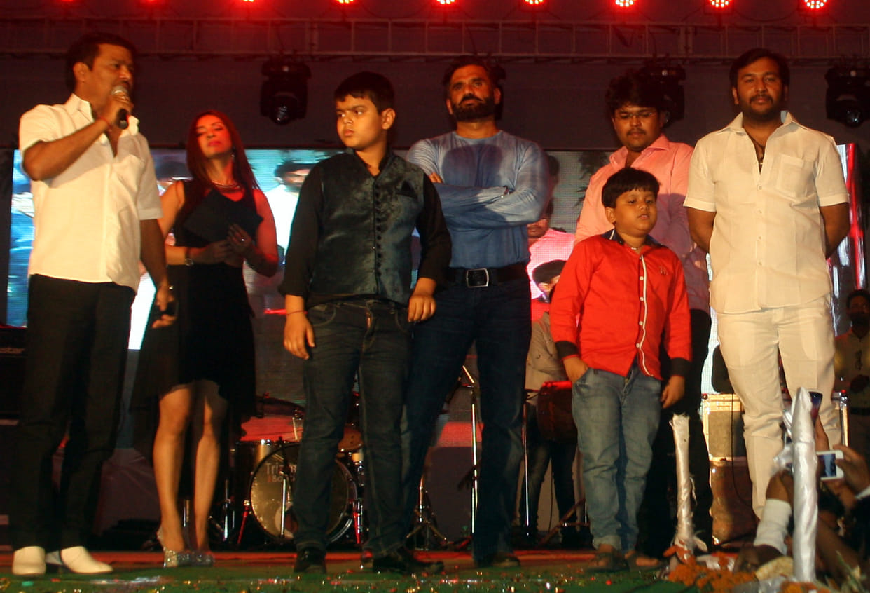 sunil shetty performed