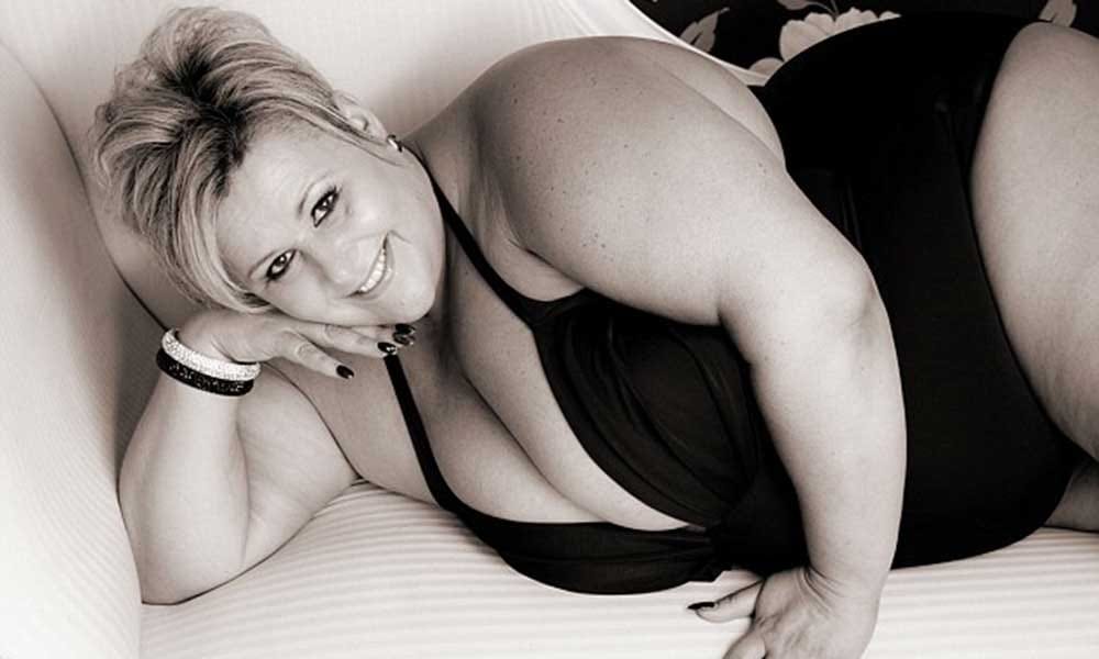 Plus sized models of UK who wear bikini and swimsuits