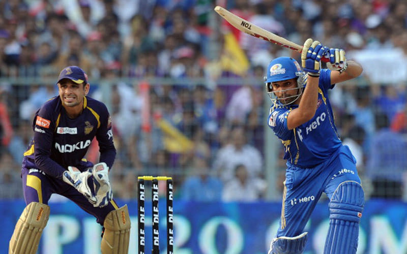 Who planted 230 sixes and 261 fours in IPL ?