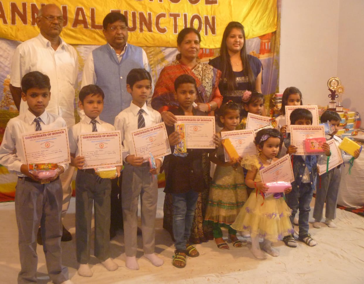 The children were dictating a letter to Rice knowledge
