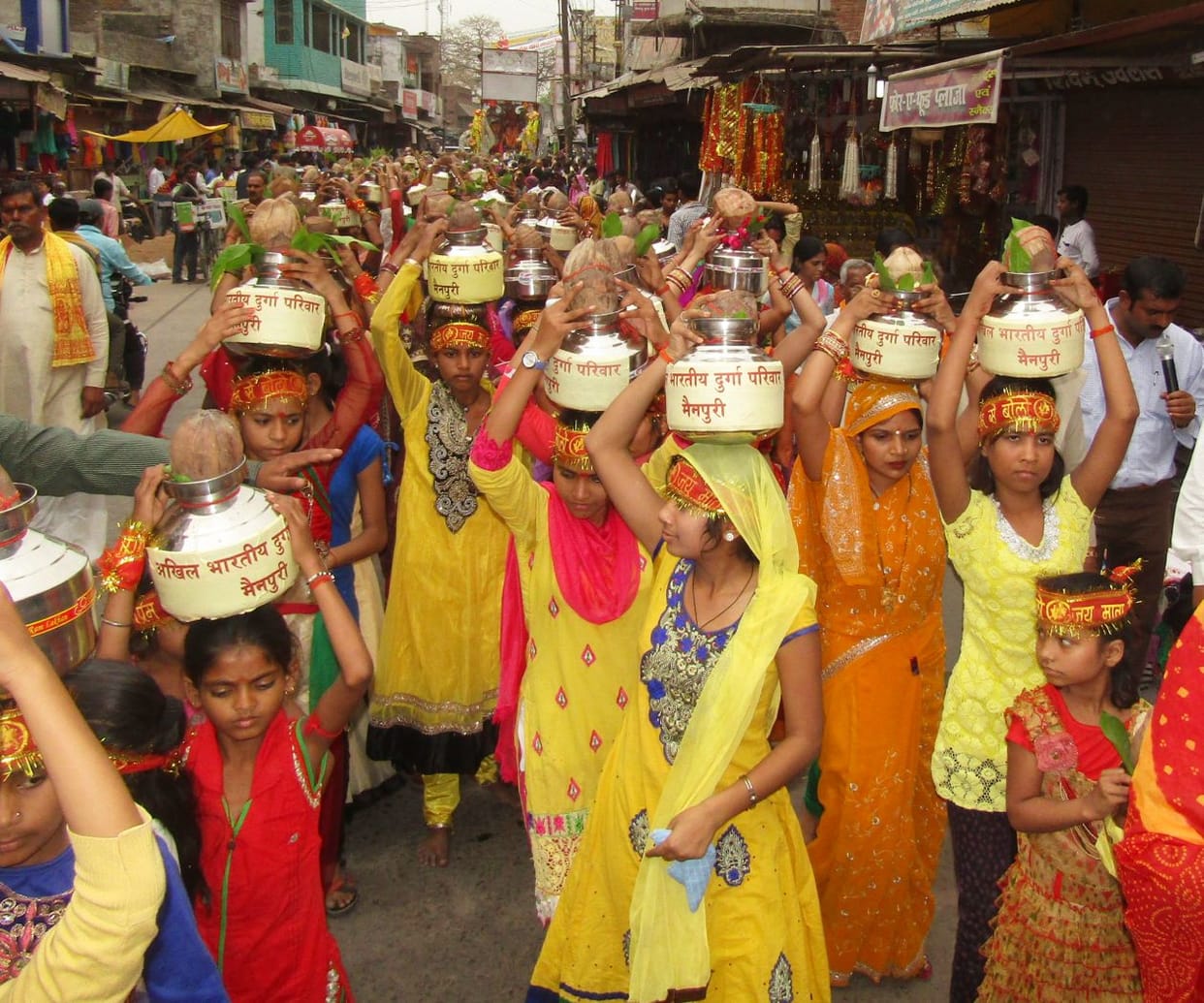 kalash yaatra ke saath 31 kundeey havan shuroo