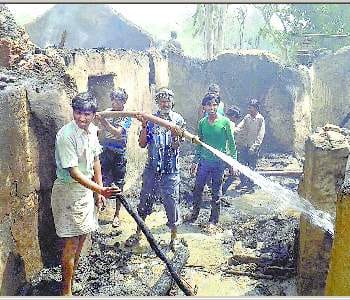 16 houses burnt by fire, burnt child