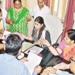 बैठक लेतीं एडी हेल्थ