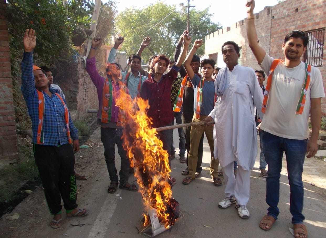 BJP members burned an effigy of the Superintending Engineer