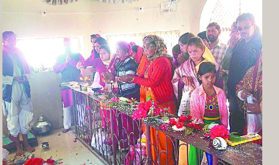 Devotees throng temples drew 