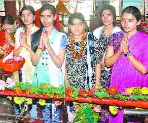 Worshippers throng at Devi Temples