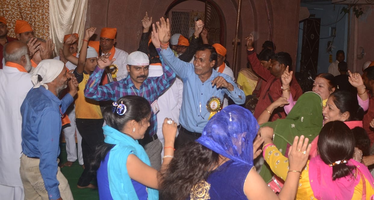 jhoolelaal jayantee par nikaalee shobhaayaatra