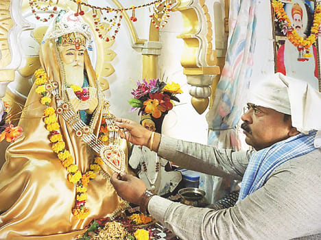 Jhulelal Jayanti anchor, prayers and devotional songs