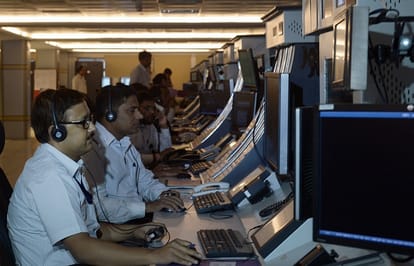Kolkata ATC contact broken with 85 plane