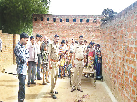Woman shot by miscreants looting