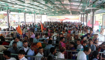 chaitra navratri: mob of devotees in mata's mandir
