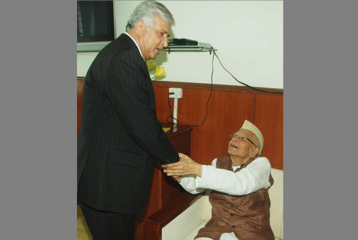 ND tiwari met governor KK paul.