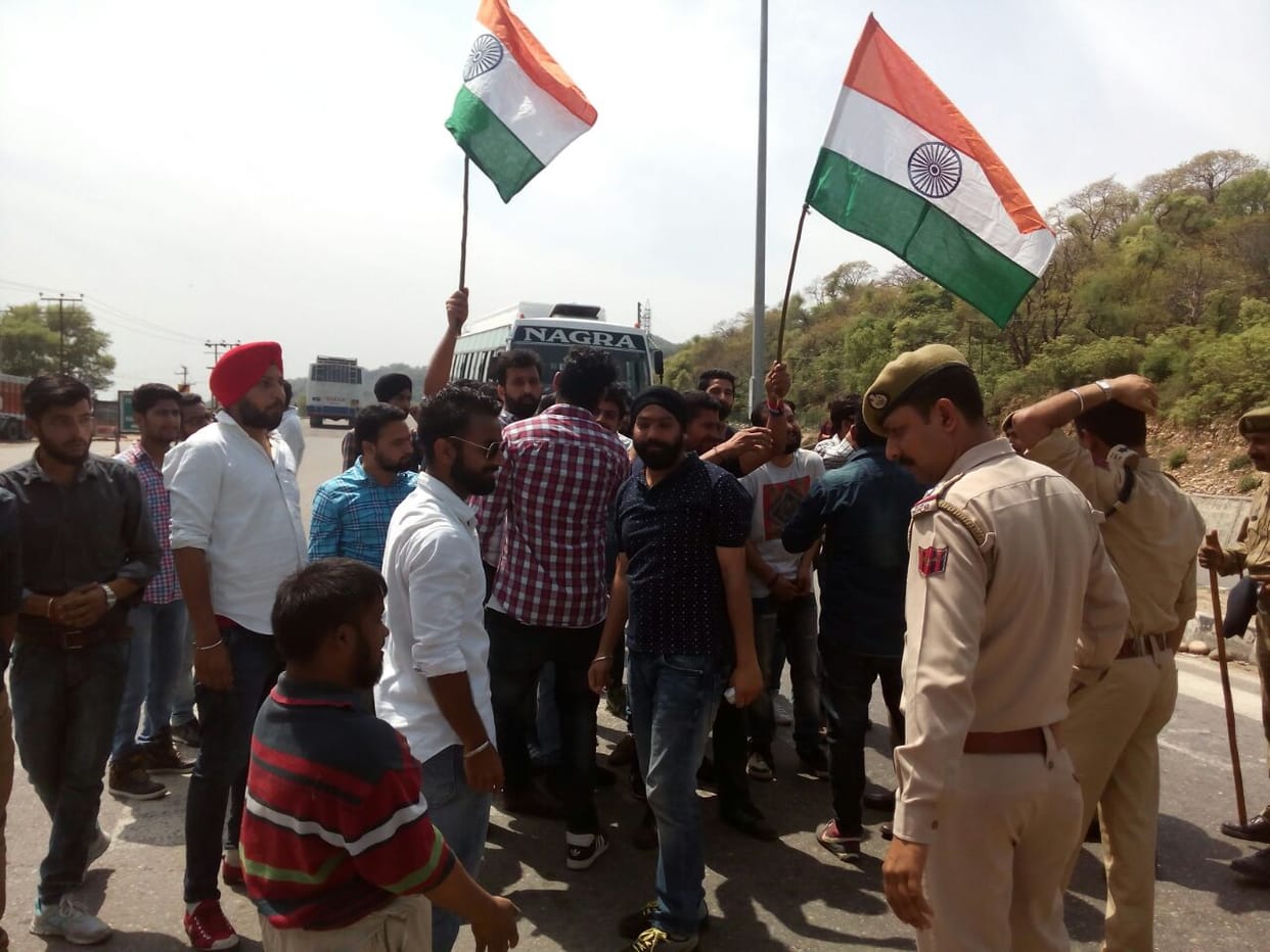 Students scuffles with police