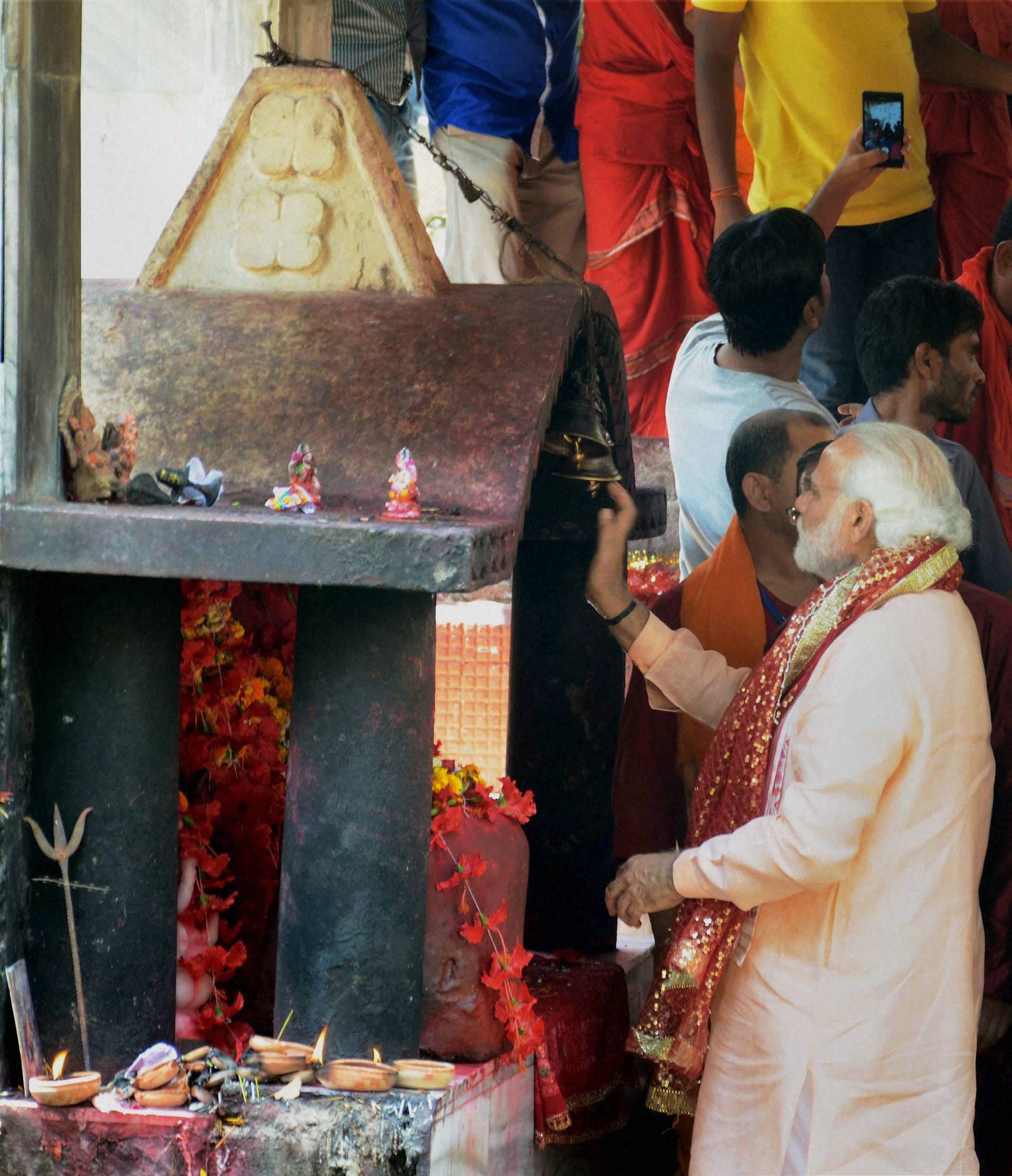 Prime Minister Narendra Modi offering prayers at the Kamakhya temple in Guwahati