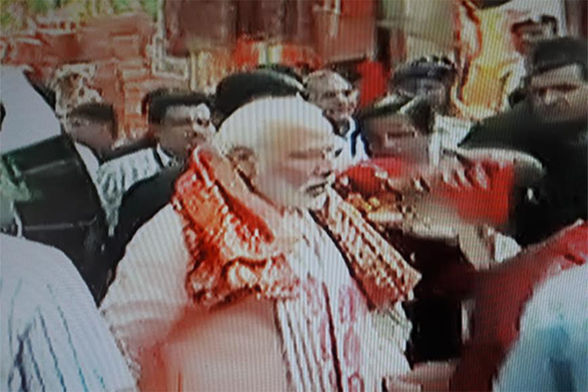 pm modi reach kamakhya temple and done worship