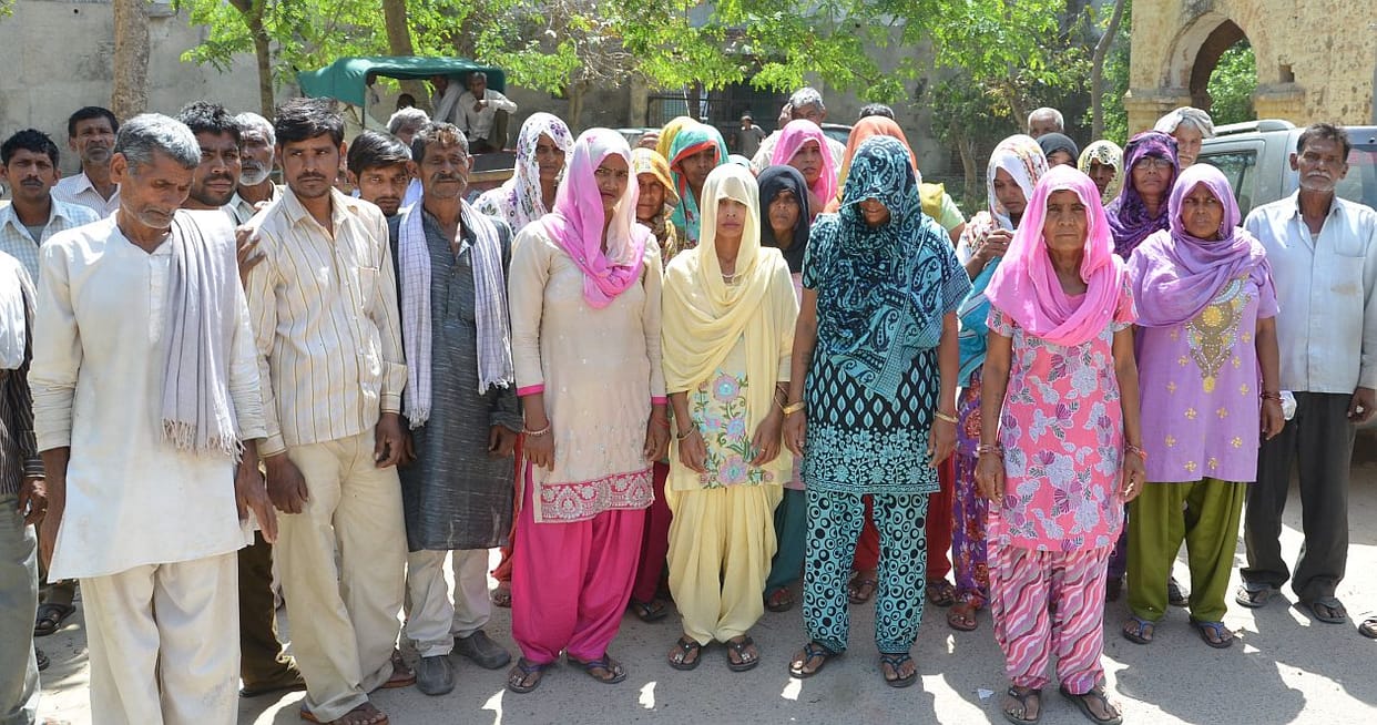 The villagers surrounded the SP office.