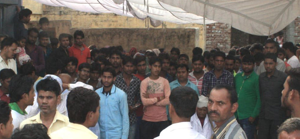 huge crowed in rape victim last procession in ghaziabad