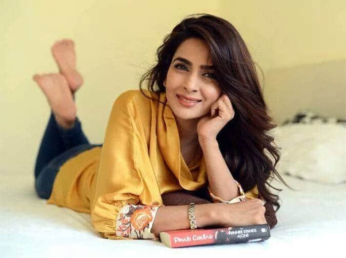 Dinesh Vijan set to launch a saba qamar opposite Irrfan Khan