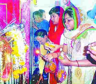 Devotee worshiped in tample