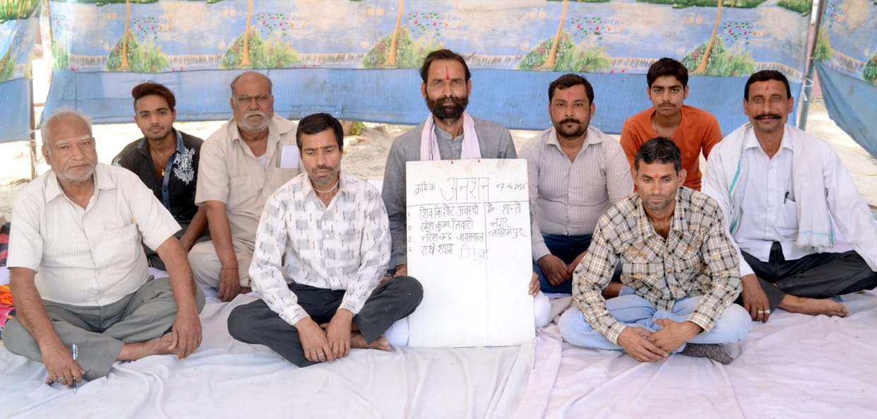 The high tension power line lifted begin relay hunger strike