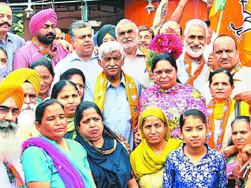 vijay sapla, sweet distribute, rajpura