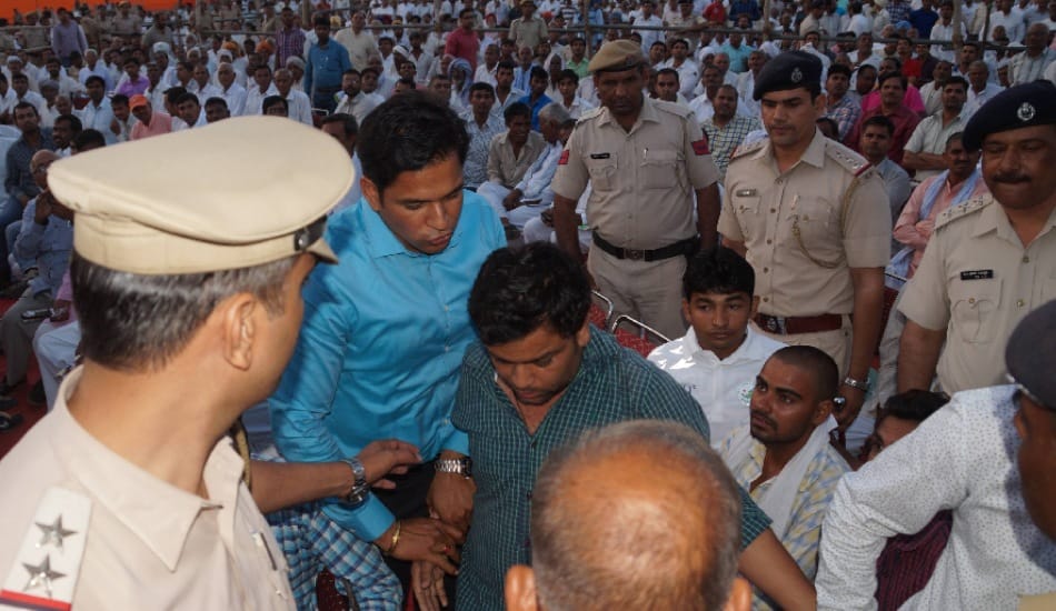  preparing for shoe throw on CM in rally, man arrested