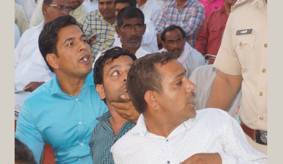  preparing for shoe throw on CM in rally, man arrested