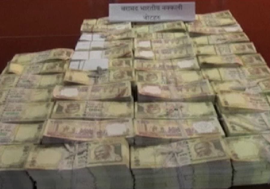 supplier get arrested with fake currency.