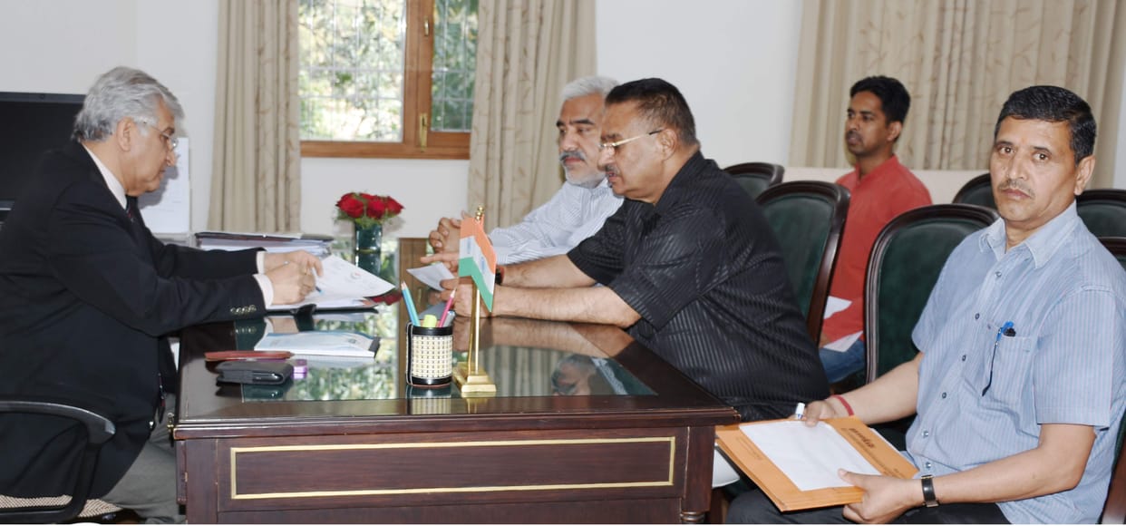 ganesh joshi and pritam singh met governor kk paul.