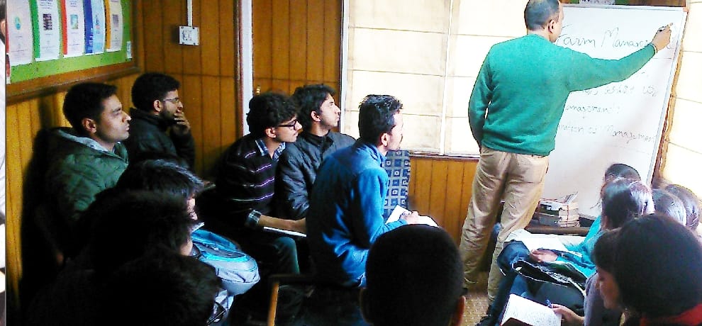  No classroom for MBA students at HP university.
