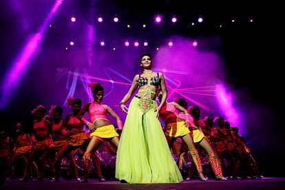 Jacqueline Fernandez stunning Performance At IPL 2016 Opening 