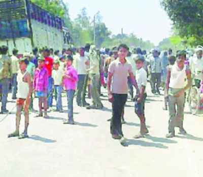  Lathicharge to clear the jam
