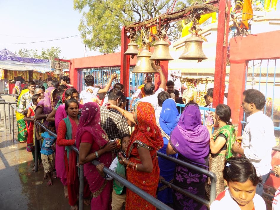 doosare din huee maan ke do svaroopon kee pooja