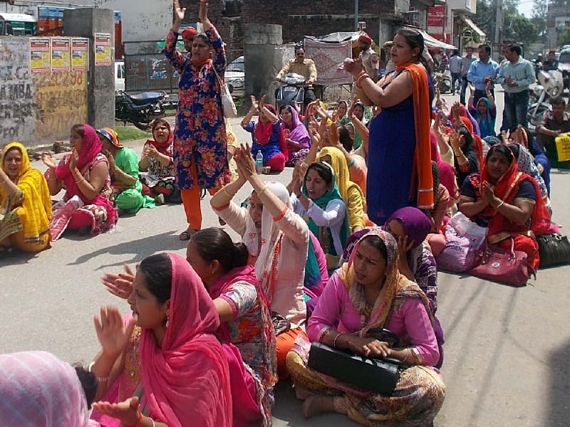 protest, teacher protest, protest on MLA house, pathankot, amritsar