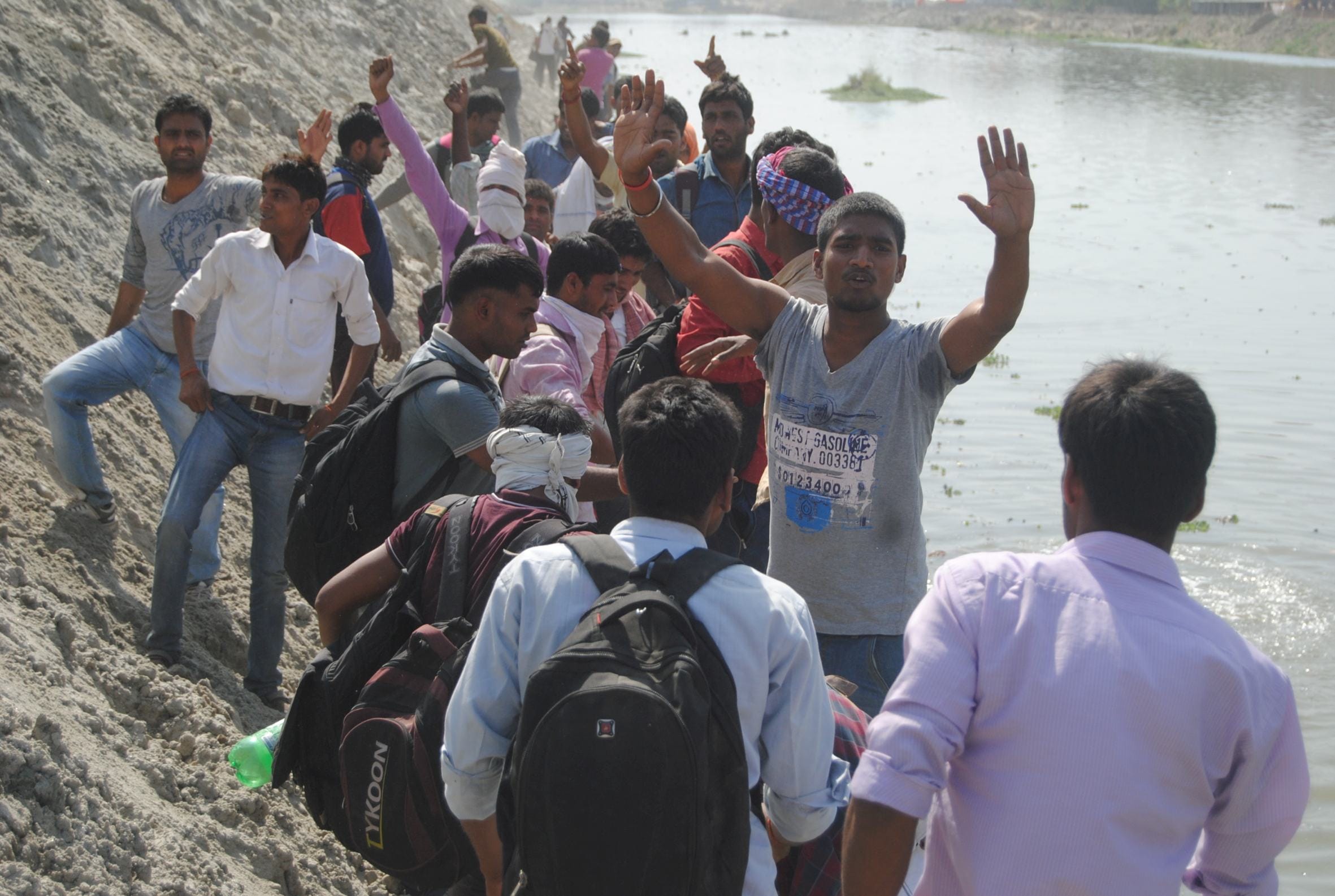 Lathicharge at police recruitment applicants.