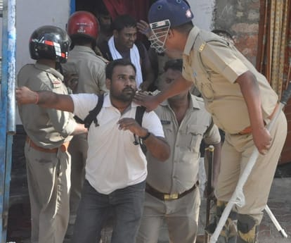 Police lathicharge at applicants in Lucknow.