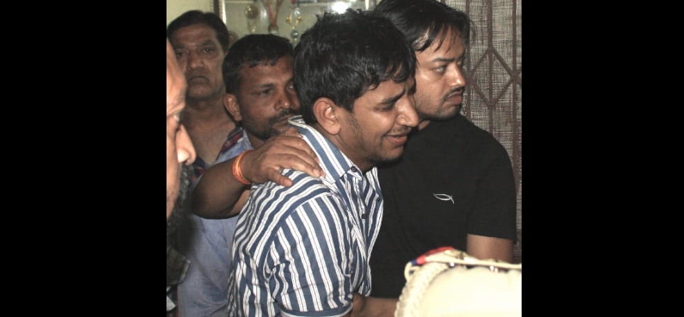 woman committs suicide in ghaziabad writing jai mata di in suicide note
