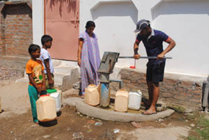 Teen hendpampo ke bharose vasundhara colony ke log