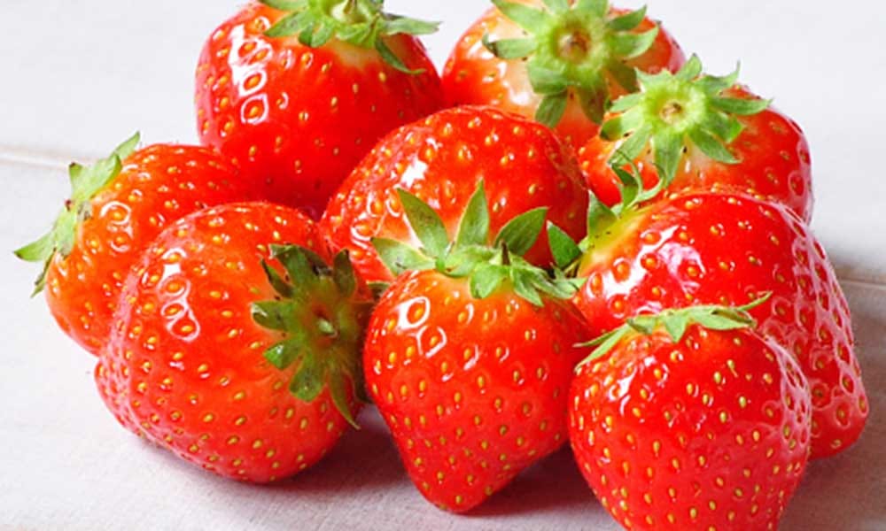 Tips for white teeth to remove yellowness