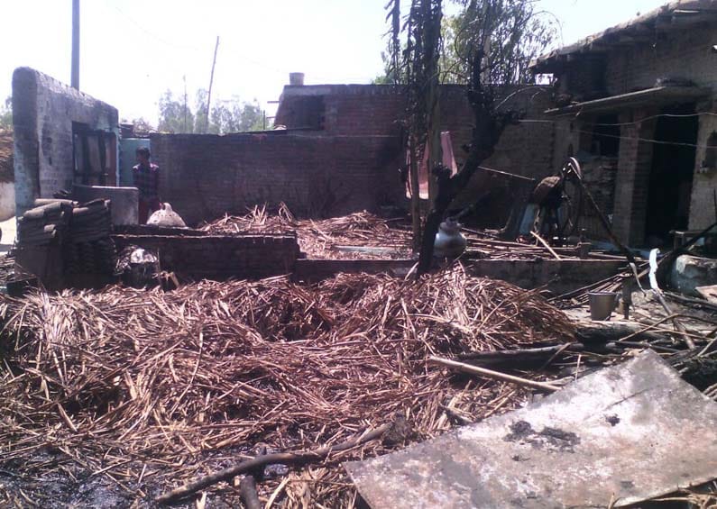 Thousands of fire in two houses Property destroyed