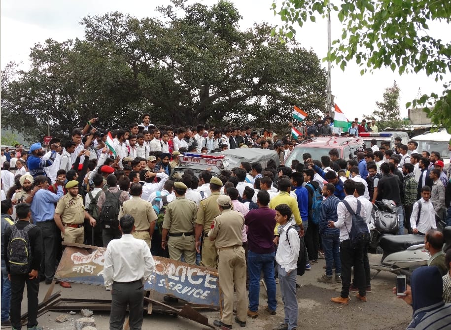 students' hold protest over nit srinagar issue, block jammu-srinagar highway in udhampur
